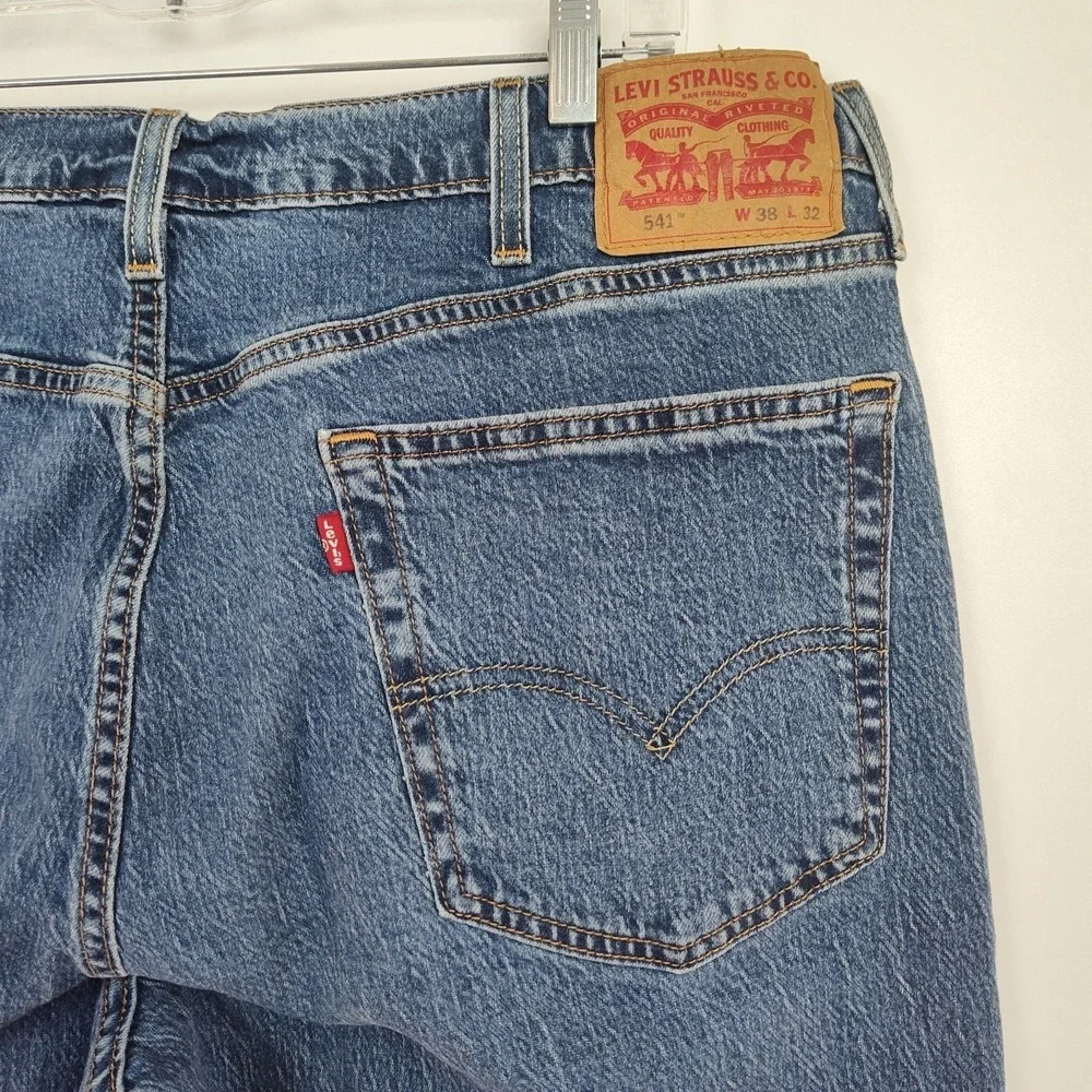Levi's 541 Jeans‎ Men's Size 38 x 32 Med. Blue Wash Straight Leg
